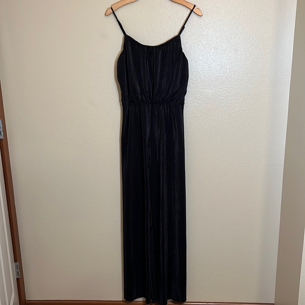 FOREVER 21 Black One Piece Spaghetti Strap Romper Size Medium